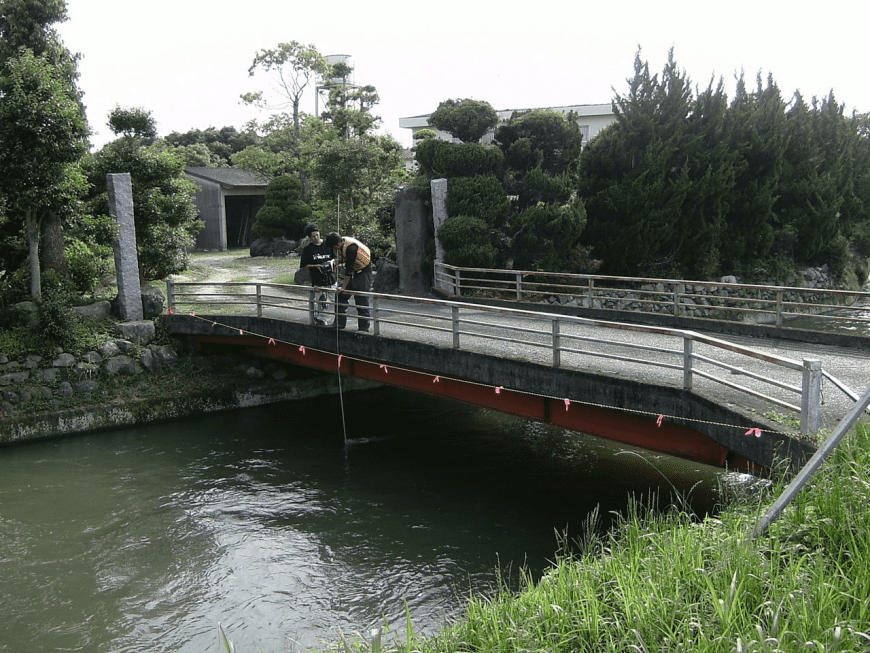 幹線水路流量観測(橋　流速計)
